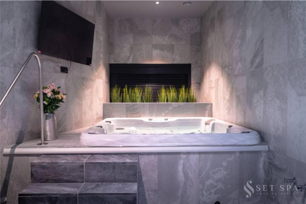 Set Spa Mouscron Extérieur photo